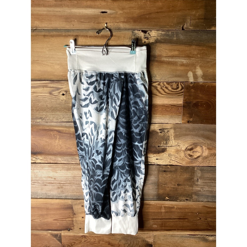 Lululemon Dance to Yoga Pants Harem Boyfriend-fit Pretty Plume Angel Wing Size 4